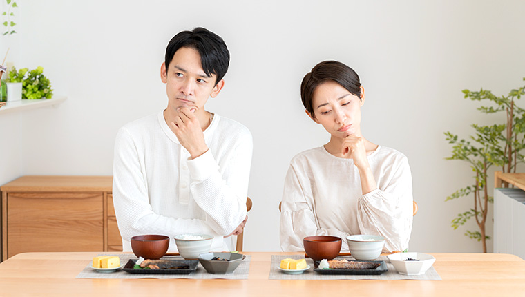 便秘解消に効果的な食べ物や飲み物は？ 排便を促すマッサージやツボも紹介