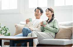 リビングでくつろぐ様子